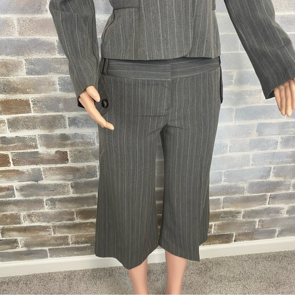 2 Piece Suit Single Breasted Blazer with Culottes Grey Pinstripe Size 9 - Picture 2 of 16